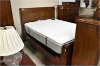 Sleigh Bed: