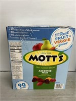 Mott’s fruit flavored snacks 90 count best by Jun