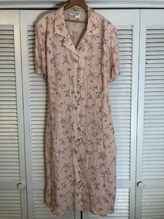 VINTAGE CLOTHING AUCTION - ENDING 7/12/2024