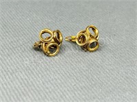 pair of 10k gold earrings - 3g