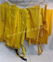 2 rain jackets, 5 rain pants - jacket size M & XL,