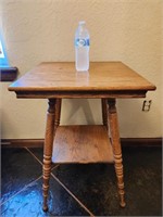 Antique Accent Parlor/ Lamp Table