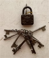 Vintage padlock & assorted keys