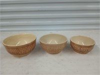 3 Pc bowls 6.5" - 7.5" - 8.5", has a couple chips