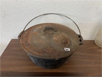 CAST IRON KETTLE WITH LID