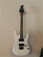 IBANEZ ELECTRIC GUITAR WORKS WITH FENDER CASE