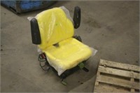GRAMMER TRACTOR SPRING SEAT WITH ARM RESTS AND