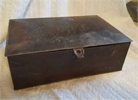 Metal latching box - humidor, No Label