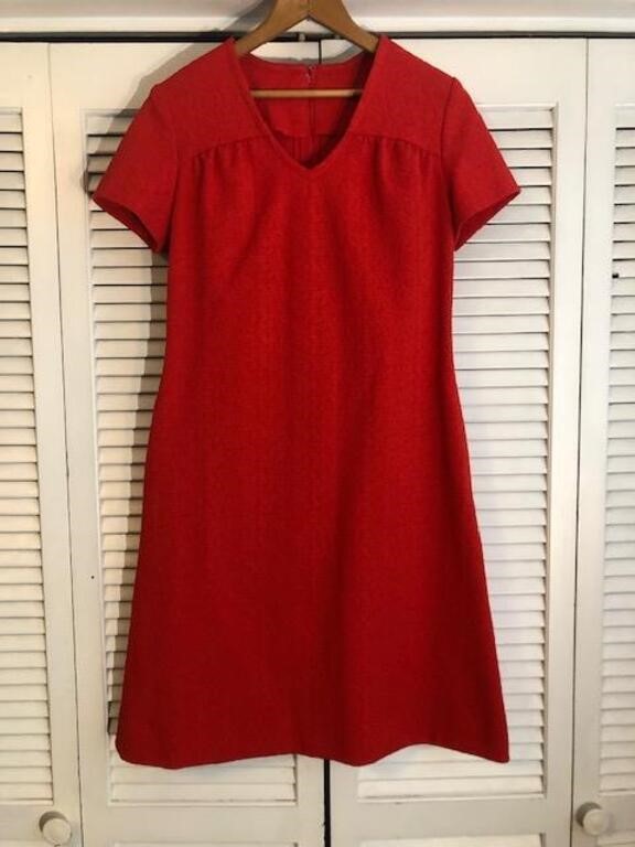 VINTAGE CLOTHING AUCTION - ENDING 7/2/2024