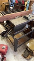 Heavy duty table saw, with heavy steel table,