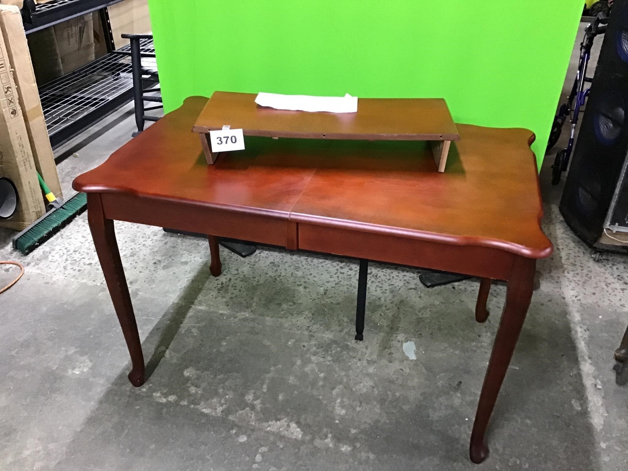 Queen Ann Expandable Wooden Table