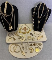 Vintage Costume Jewelry 26pc