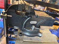 BENCH VISE