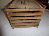 Antique "Humpty Dumpty" Wooden Egg Crate w/Lid