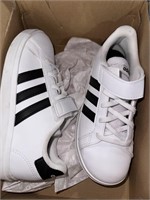 Size 1.5 adidas Boys Grand Court Sneaker