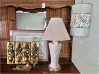 Glass Table Lamp, (4) Wall Hangings w/Floral