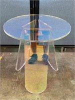 15.75"x18” Acrylic Table