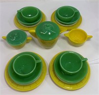Akro Agate Green & Yellow Glass Child's Tea Set