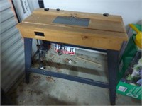 ROUTER TABLE WITH ROUTER