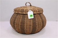 NATIVE AMERICAN HANDWOVEN LIDDED GATHERING BASKET