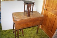 DROP LEAF TABLE AND STOOLS
