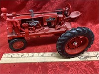 INTL HARVESTOR FARMALL F-20 TEACTOR