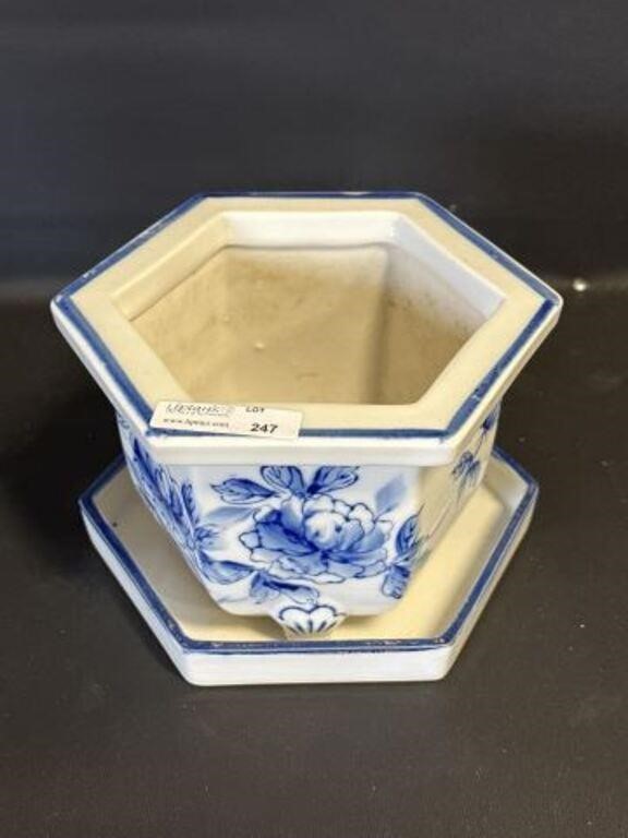 Oriental footed planter w tray flow blue 6"x5"h