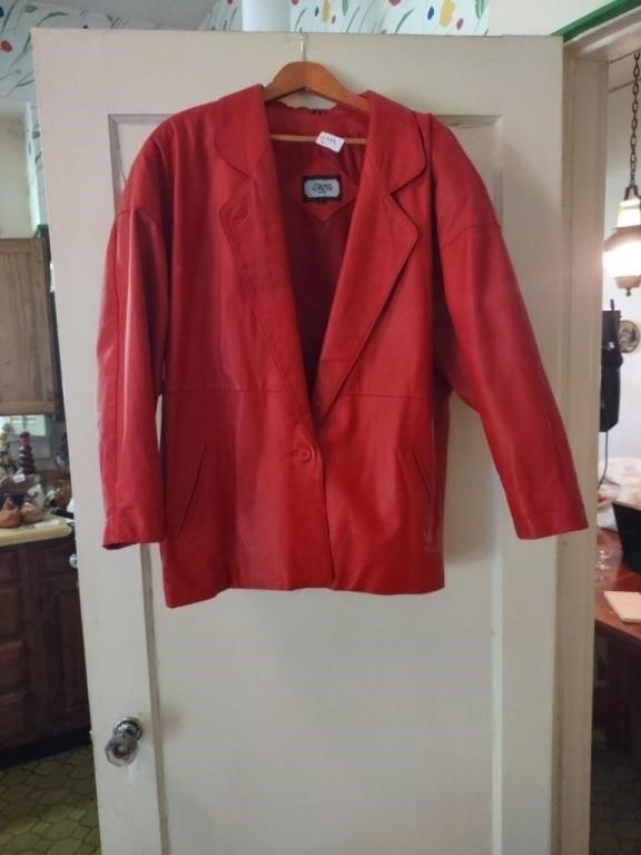 Vtg Toffs red leather ladies jacket size LG. Will
