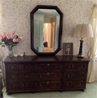 Henredon dresser with mirror & contents