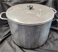 Large Metal Pot w/Lid