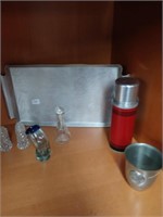 Lot of kitchen and decorated items