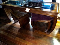 BEAUTIFUL WOOD TABLE WITH MATCHING STOOLS