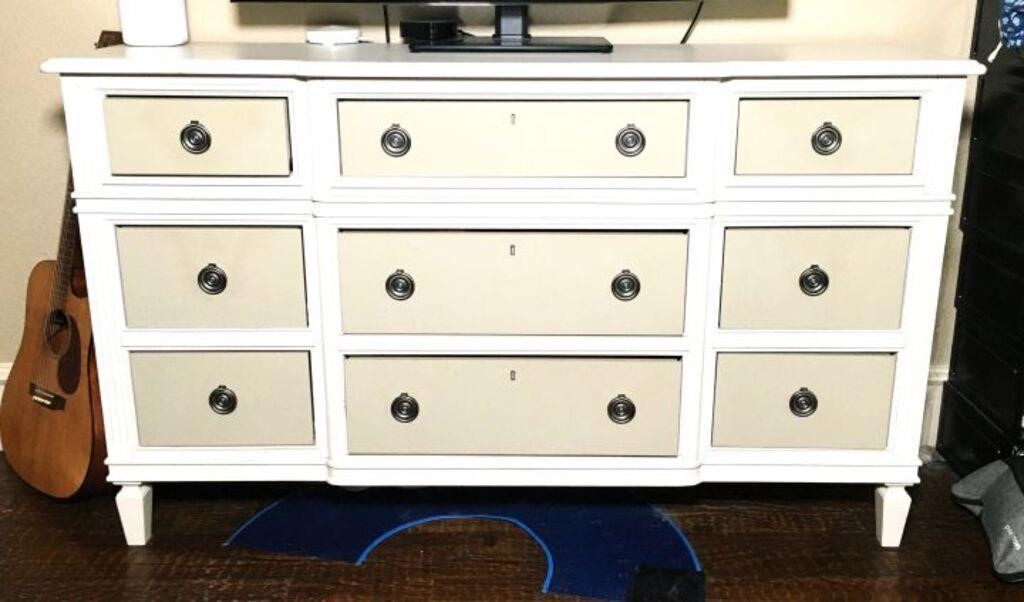 Universal Dresser