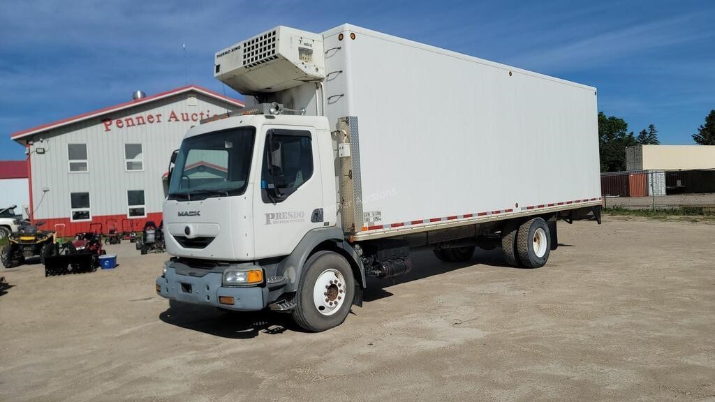 2002 Mack Reefer Cube Van