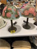 PAIR OF ROSE THEMED GLASS SHADE LAMPS, DÉCOR