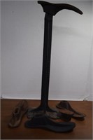 Vtg. Cast Iron Cobbler Shoe Stand & 5 Forms