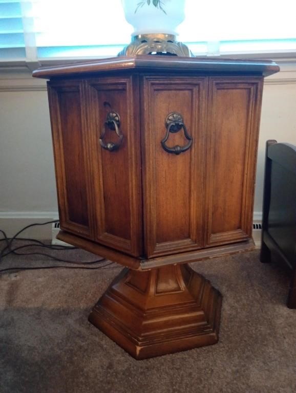 Mid Century hexagon pedestal accent  table.