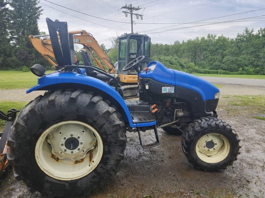 01 New Holland TC40D