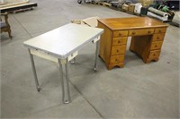 Table w/(3) Built-In Leaves & Pine Desk