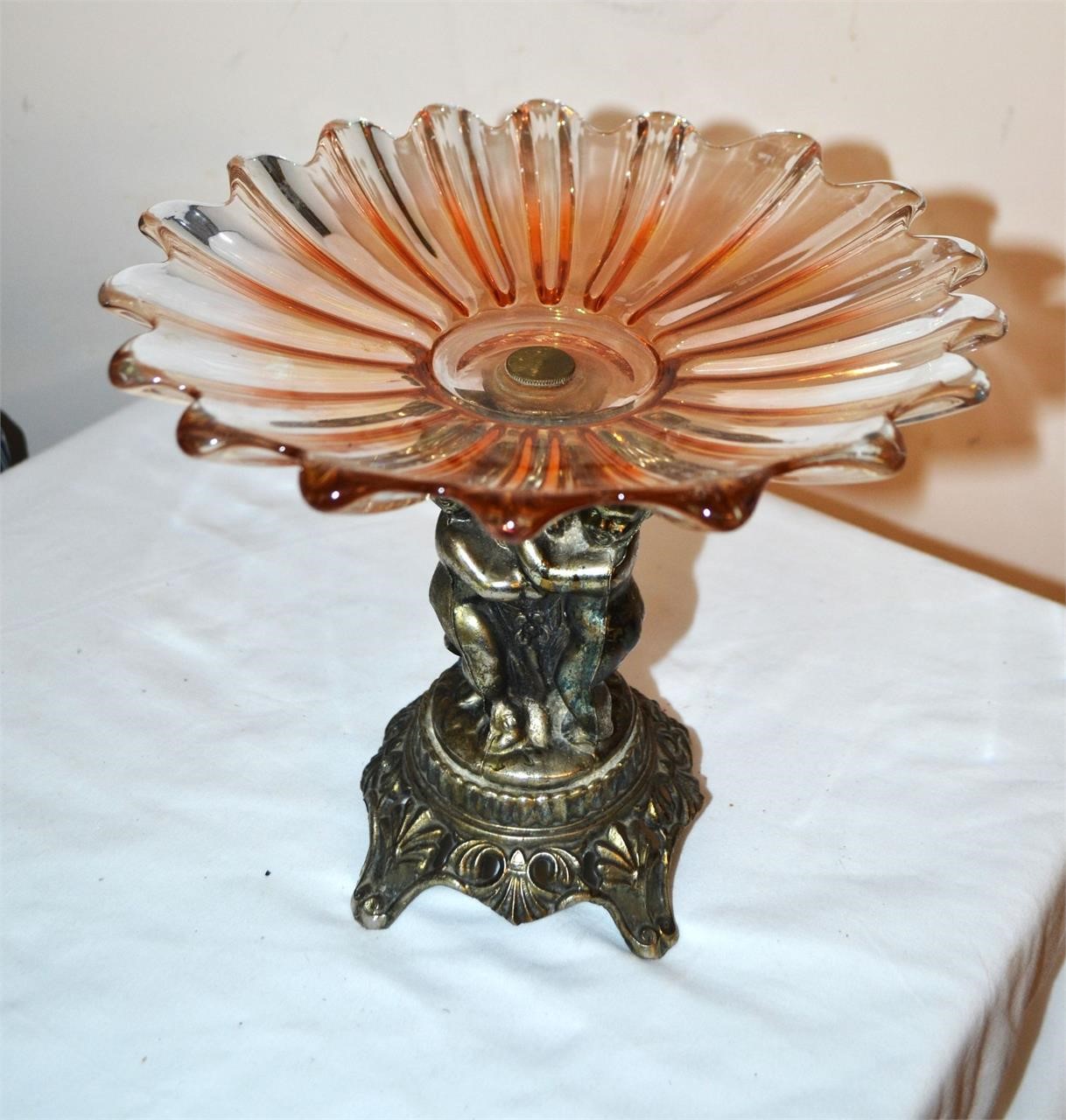 Beautiful art Deco Cherub & Pink Glass dish