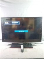 Samsung 32" Television has Remote Powers On