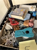 JUNK DRAWER LOT / MAGNETS AND OTHER GADGETS