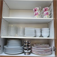 M183 Cupboard with Dishes