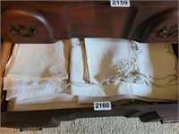 DRAWER OF TABLE RUNNERS, CLOTHS, ETC