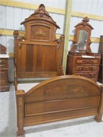 393-VICTORIAN BED W/ RAILS