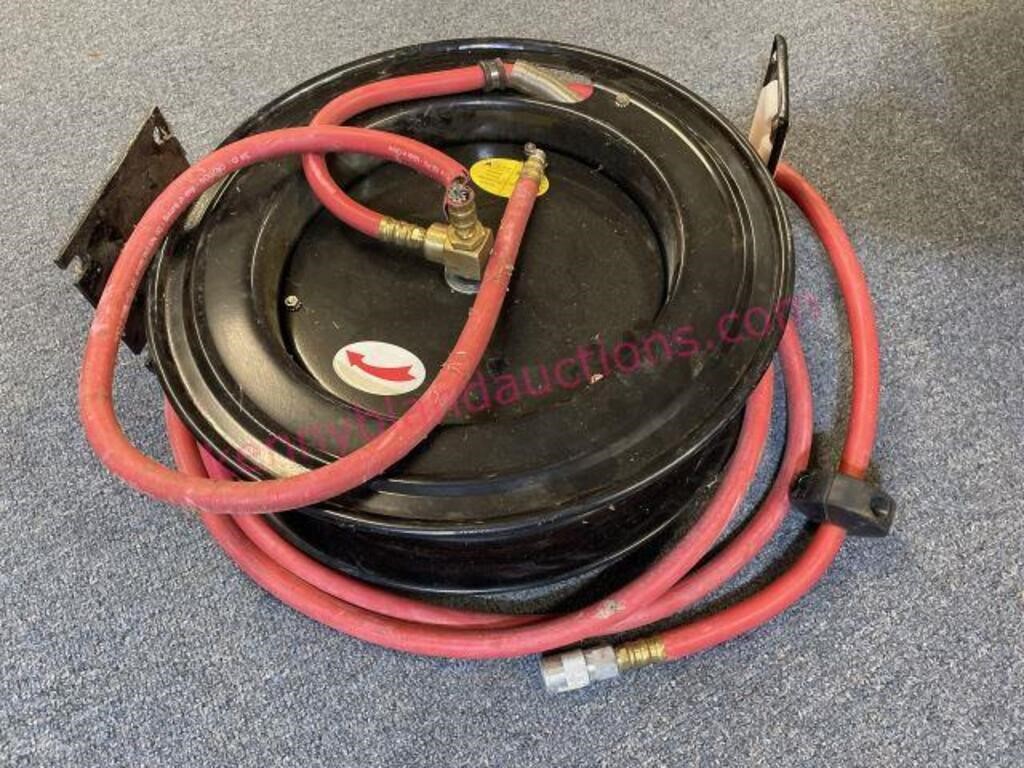 Retractable air hose on reel (needs new part)
