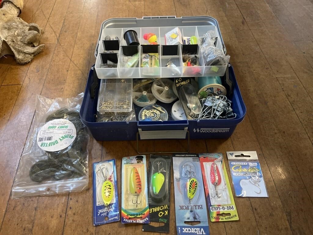 TACKLE BOX W/TACKLE