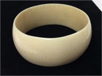 Wide Fine Grained Ivory Bangle