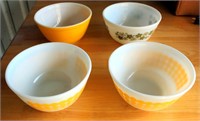 (4) Medium Pyrex Bowls