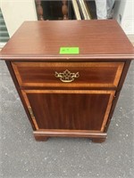 Night Stand - Tradition style, mahogany wood, 24"